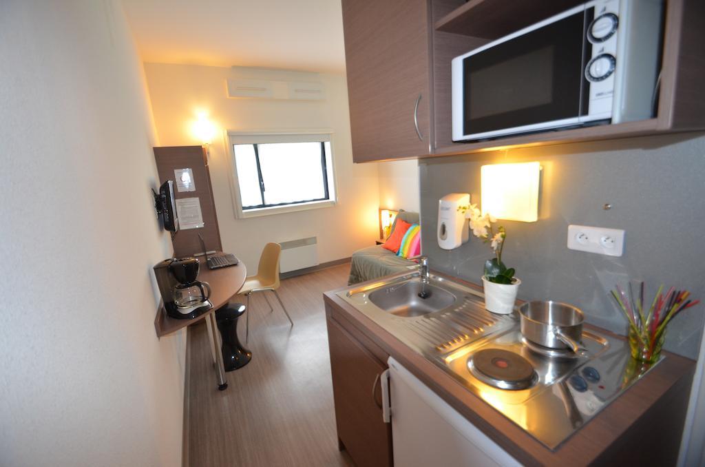 Pauseome Apparthotel Caen Zimmer foto