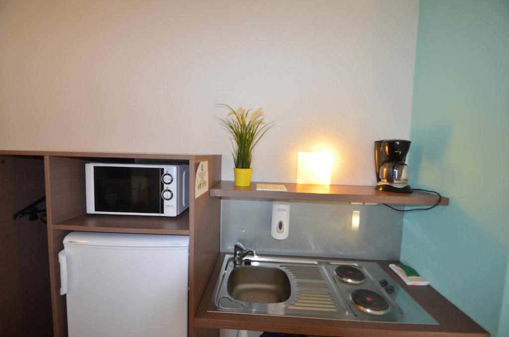 Pauseome Apparthotel Caen Zimmer foto